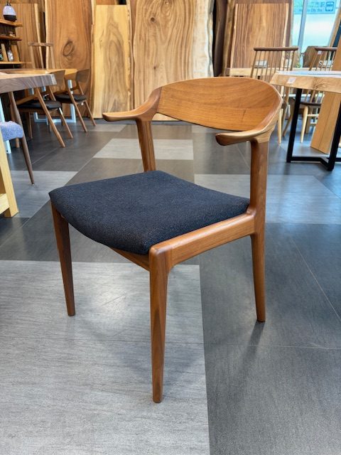 DC354  ARM CHAIR