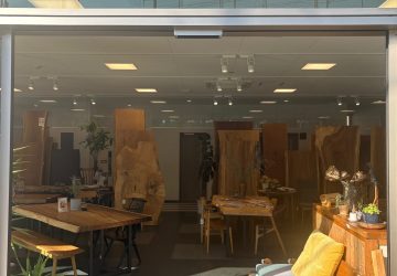 【個性派一枚板の『訳あり蚤の市』】開催中！